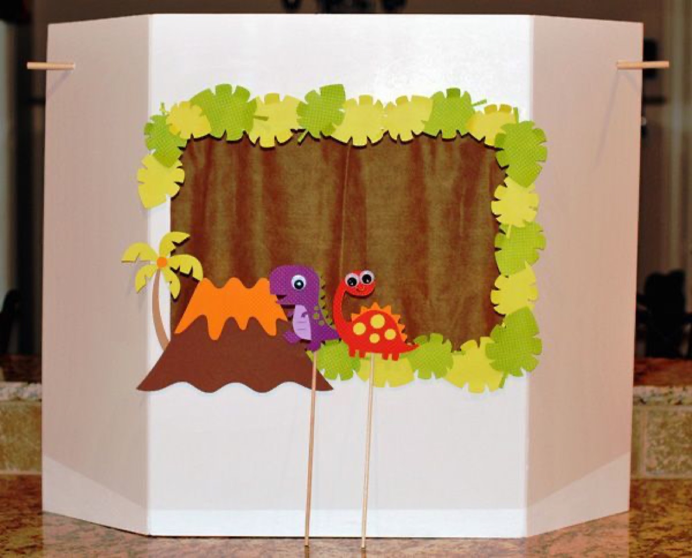 Teatrillo de marionetas hecho en casa
