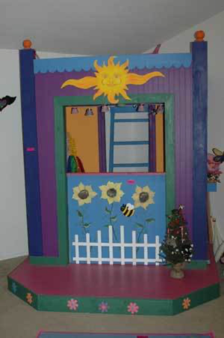 Teatro de marionetas con caja de cartón